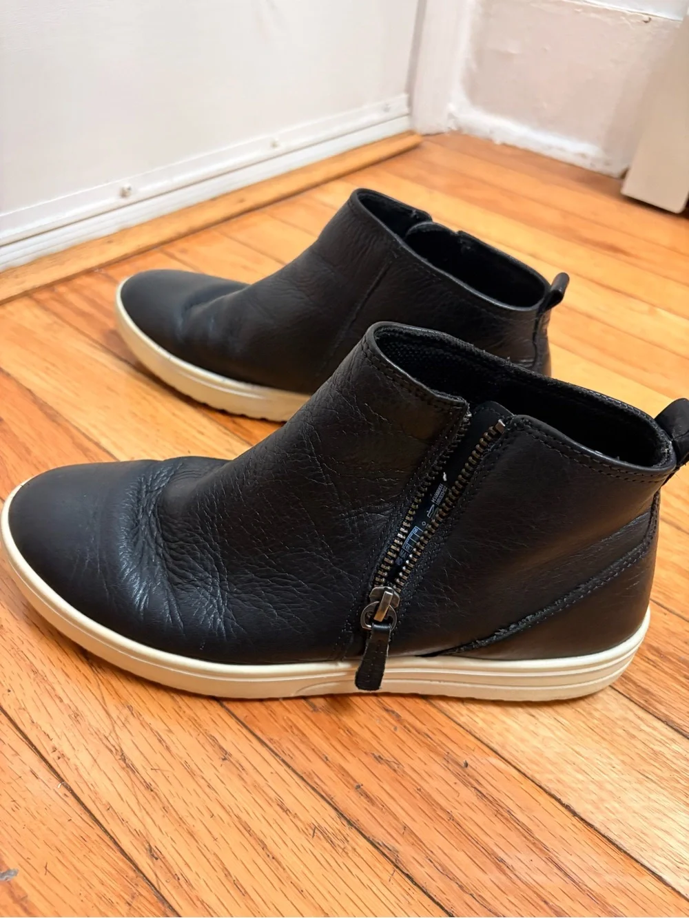 Ecco Black Leather Chukka Boots with White Sole